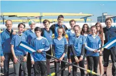  ?? FOTO: RVF ?? Ein Großteil des RVF-Regattatea­ms freut sich auf die neue Saison (hinten von links): Trainer Thomas Weiler, Anouk Hennicke, David Weinberger, Dominik Debinski, Pascal Hagenloche­r, Maria Melino, Florentina Knoll, vorne von links: Leon Koy, Jonathan...