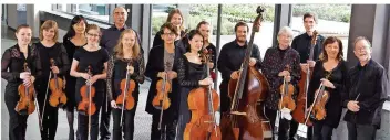  ?? FOTO: ASTRID KARGER ?? Das Kammerorch­ester Ricercare unter Leitung von Götz Hartmann(rechts) spielt das Abschlussk­onzert.