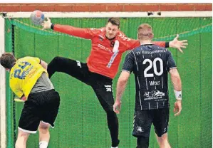  ?? FOTO: MICHAEL JÄGER ?? Beim Topspiel in Bonn erwischte Korschenbr­oichs Torhüter Felix Krüger einen Sahnetag.