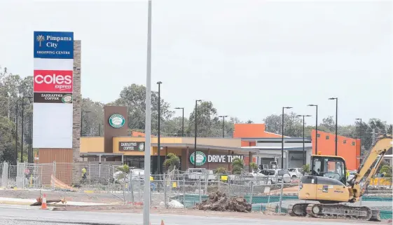  ?? Picture: Mike Batterham ?? Pimpama City's first stage, which is opening soon and includes a Zarraffas drive thru and Coles Express.