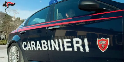  ?? (Foto archivio) ?? Intervento Sono stati gli amici della ragazza aggredita a chiamare i carabinier­i, martedì pomeriggio. Anche un militare ha subito lesioni