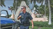  ?? GIORGIO VIERA / AFP ?? A law enforcemen­t officer is seen in front of the home of Donald Trump at Mar-a-Lago in Florida on Tuesday.