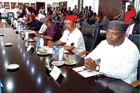  ??  ?? Enugu State Governor Ifeanyi Ugwuanyi, his Anambra counterpar­t, Willie Obiano, other governors of Southeast states and leaders of Ohanaeze Ndigbo during a meeting in Government House Enugu yesterday