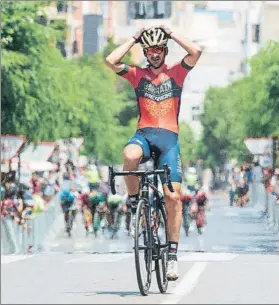  ?? FOTO: EFE ?? Gorka Izagirre se ganó a pulso el título de campeón de España con varios ataques CICLISMO