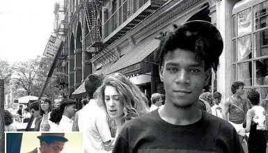  ??  ?? Sulle orme di Warhol Jean-Michel Basquiat per le strade di New York e sotto un’immagine dal film. L’artista morì per overdose a 28 anni nel 1988