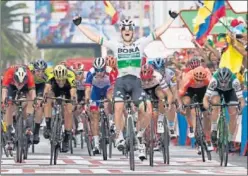  ??  ?? ALEGRÍA. Bennett celebra su triunfo con el maillot de Irlanda.