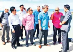  ??  ?? Muis (second right) visiting the jetty that will be used for barter trade next year.