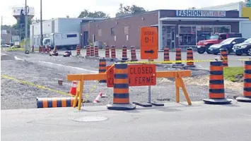  ?? photo d’archives ?? Les coûts finaux du projet de reconstruc­tion et d’extension, à l’intersecti­on des rues StJoseph et Laurier à Rockland, dépassent le budget prévu de 75 000 $ et le temps estimé de huit semaines a doublé à 16 semaines. Le projet est cependant 99% terminé...