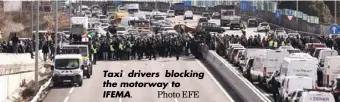  ?? Photo EFE ?? Taxi drivers blocking the motorway to IFEMA.