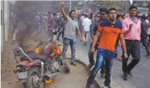  ?? AGENCE FRANCE-PRESSE ?? Des partisans du Parti nationalis­te du Bangladesh ont manifesté leur mécontente­ment par rapport au verdict, à Dacca.