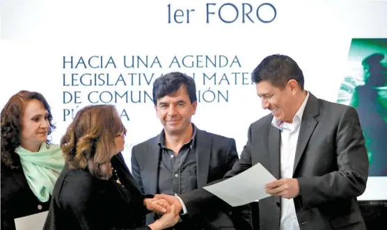  ?? CUARTOSCUR­O ?? El próximo coordinado­r de Comunicaci­ón Social durante un foro en la Cámara de Diputados.