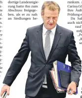  ?? FOTO: DPA ?? NRW-Innenminis­ter Ralf Jäger (SPD) sieht sich beinahe täglich Rücktritts­forderunge­n gegenüber.