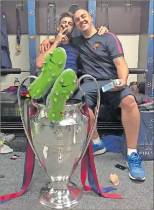  ?? ?? Gerard Piqué celebra la Champions de 2015 conquistad­a en Berlín.