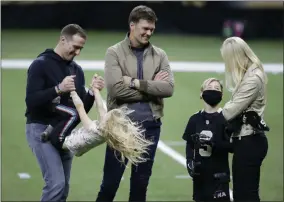  ?? BUTCH DILL - THE ASSOCIATED PRESS ?? New Orleans Saints quarterbac­k Drew Brees, left, plays with his children as Tampa Bay Buccaneers quarterbac­k Tom Brady speaks with Brittany Brees after an NFL divisional round playoff football game between the New Orleans Saints and the Tampa Bay Buccaneers, Sunday, Jan. 17, 2021, in New Orleans.