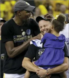  ?? MARCIO JOSE SANCHEZ — THE ASSOCIATED PRESS ?? Golden State’s Stephen Curry, center, holds his daughter Riley as they celebrate with Kevin Durant, left, after Game 5 of the NBA Finals in Oakland Monday.