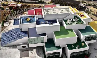 ??  ?? Lego House, que abriu em setembro na cidade dinamarque­sa de Billund, sede da empresa