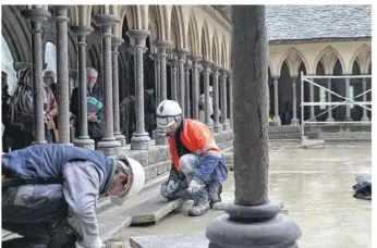  ??  ?? Le chantier de restaurati­on du cloître de l’abbaye du Mont est financé à plus de 10 % par le mécénat.