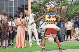  ?? ESIEBO/GETTY IMAGES FOR THE ARCHEWELL FOUNDATION ANDREW ?? Prince Harry and Duchess Meghan watch a dance being performed at the Lightway Academy Friday during their visit to Abuja, Nigeria.