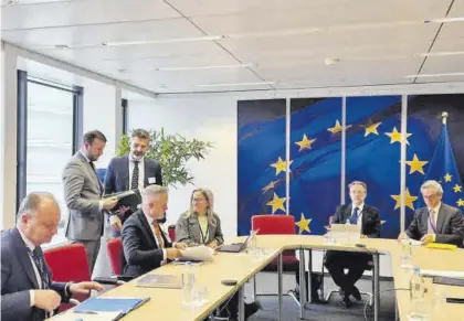  ?? EPE ?? Imagen de la reunión celebrada en Bruselas con motivo de la proposició­n de ley que se tramita sobre Doñana.