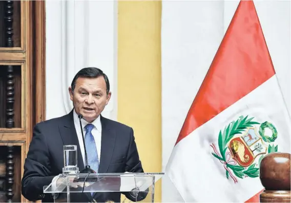  ??  ?? Néstor Popolizio en la juramentac­ión de Hugo de Zela como Vicecancil­ler de Perú, en la sede del Palacio de Torre Tagle, en abril de 2018.