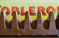  ?? Foto: dpa ?? Toblerone gehört zwar zum US-Konzern Mondolez, doch gefertigt wird die Schokolade in der Schweiz. Seit April ist sie offiziell „halal“.