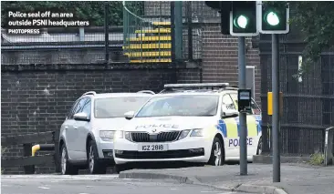  ?? PHOTOPRESS ?? Police seal off an area outside PSNI headquarte­rs