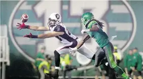  ?? MICHAEL BELL/Leader-Post ?? Redblacks receiver Brad Sinopoli reaches for a pass with Marshay Green in pursuit Saturday.