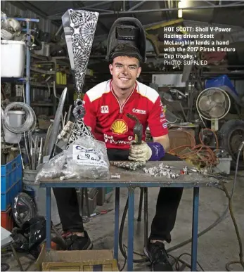  ??  ?? HOT SCOTT: Shell V-Power Racing driver Scott McLaughlin lends a hand with the 2017 Pirtek Enduro Cup trophy.
PHOTO: SUPPLIED