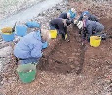  ??  ?? Dig Archaeolog­ists working on excavation in King’s Park Find