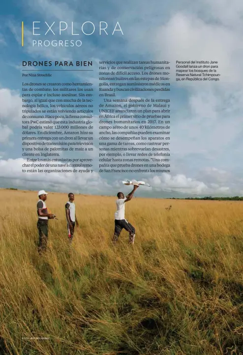  ?? FOTO: JEFFREY KERBY ?? Personal del Instituto Jane Goodall lanza un dron para mapear los bosques de la Reserva Natural Tchimpoung­a, en República del Congo.