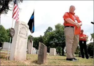  ?? Arkansas Democrat-gazette/rick MCFARLAND ?? Little Rock police detective Mark Knowles visits the grave of William L. Copeland on Monday. Copeland is believed to be the first Little Rock officer killed in the line of duty.