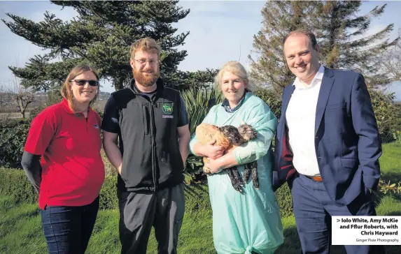  ?? Ginger Pixie Photograph­y ?? > Iolo White, Amy McKie and Fflur Roberts, with Chris Hayward