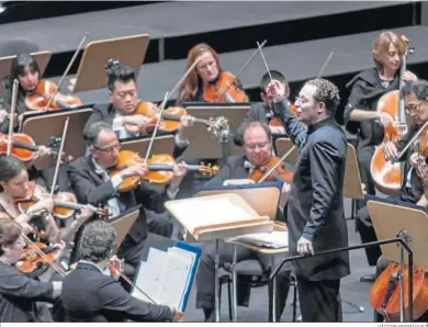  ?? VÍCTOR RODRÍGUEZ ?? John Axelrod durante uno de los conciertos de la ROSS.