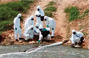  ??  ?? Officials conducting tests on the water at Sungai Kim Kim in Pasir Gudang last year. The environmen­tal incident was one example where the Malaysian Armed Forces had a role in helping the authoritie­s.