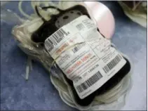  ?? MICHAEL CONROY — THE ASSOCIATED PRESS ?? This file photo shows blood donated in Indianapol­is. On Friday the Food and Drug Administra­tion recommende­d that all U.S. blood banks start screening for the Zika virus, a major expansion intended to protect the nation’s blood supply from the...