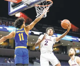  ?? ERIN EDGERTON/ASSOCIATED PRESS ?? Virginia guard Reece Beekman, center, puts up a shot against Pittsburgh on Saturday in Charlottes­ville.