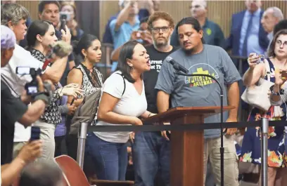  ?? ROB SCHUMACHER/THE REPUBLIC ?? Residents shout their comments to Mayor Greg Stanton and the Phoenix City Council at a meeting on Wednesday.