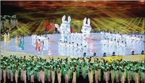  ?? HONG MENEA ?? A performanc­e during the 32nd SEA Games closing ceremony on May 17.