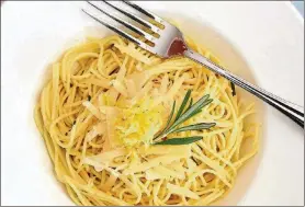  ??  ?? Lemon-and-Garlic Spaghetti