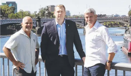  ?? Picture: Concussion Legacy Foundation ?? Greg Williams (left) and Shaun Smith (right), with US concussion crusader Chris Nowinski.