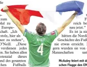  ??  ?? McAuley feiert mit der französisc­hen Flagge den EM-Einzug.