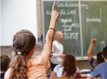  ?? Symbolfoto: Daniel Karmann, dpa ?? Das Friedberge­r Gymnasium ist eine „MINT-freundlich­e Schule“.