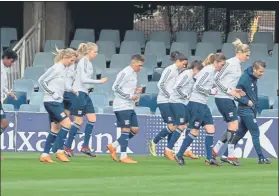  ?? FOTO:: GERARD FRANCO ?? El Lyon se entrenó ayer en el Mini tras las ruedas de prensa