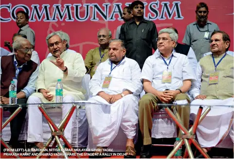  ?? M ZHAZO/
www.indiatoday­images.com ?? (FROM LEFT) A.B. BARDHAN, NITISH KUMAR, MULAYAM SINGH YADAV, PRAKASH KARATAND SHARAD YADAV SHARE THE STAGE ATARALLYIN DELHI