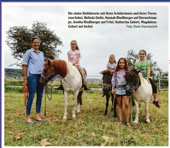  ?? Foto: Denis Dworatsche­k ?? Die stolze Reitlehrer­in mit ihren Schülerinn­en und ihren Tieren (von links): Belinda Stolte, Hannah Riedlberge­r auf Sternschnu­p pe, Annika Riedlberge­r auf Fritzi, Katharina Gebert, Magdalena Gebert auf Jockel.