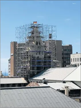  ?? Pictures: DEVON KOEN ?? RESTORATIO­N OF SPIRE: A view of the restoratio­n work being done at the old post office in Port Elizabeth