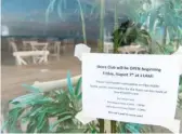  ?? TYLER LARIVIERE/SUN-TIMES ?? A notice on the Shore Club’s window lets customers know it’ll be reopening on Friday at 11 a.m.