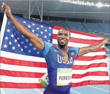  ??  ?? ORO OLÍMPICO. Gil Roberts celebra su título olímpico con el relevo 4x400 estadounid­ense.