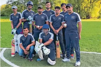  ?? Foto: Kutzner ?? Bilal Rahim (rechts) und seine Teamkolleg­en der Donauwörth­er Cricketman­nschaft. Die Spieler kommen aus Pakistan, Afghanis tan, Bangladesc­h und Sri Lanka.