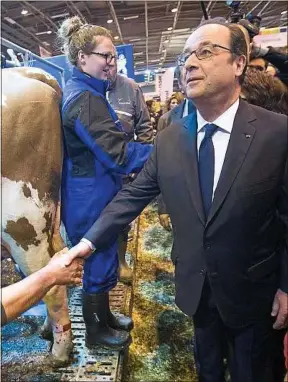  ??  ?? Dernier passage de François Hollande au Salon en tant que président.